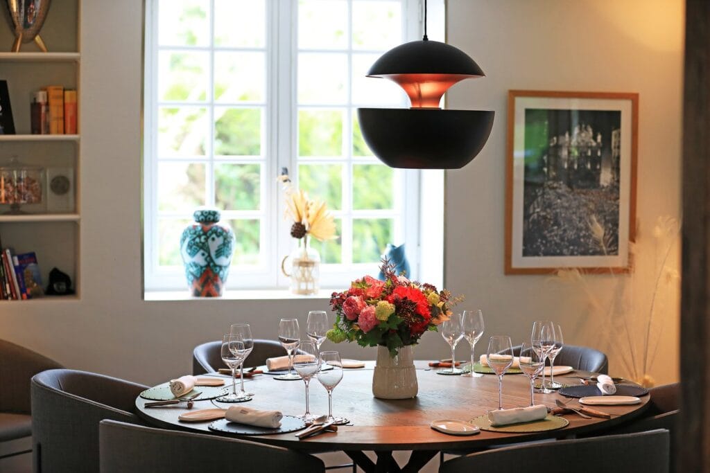 auberge basque table interieur design de luxe